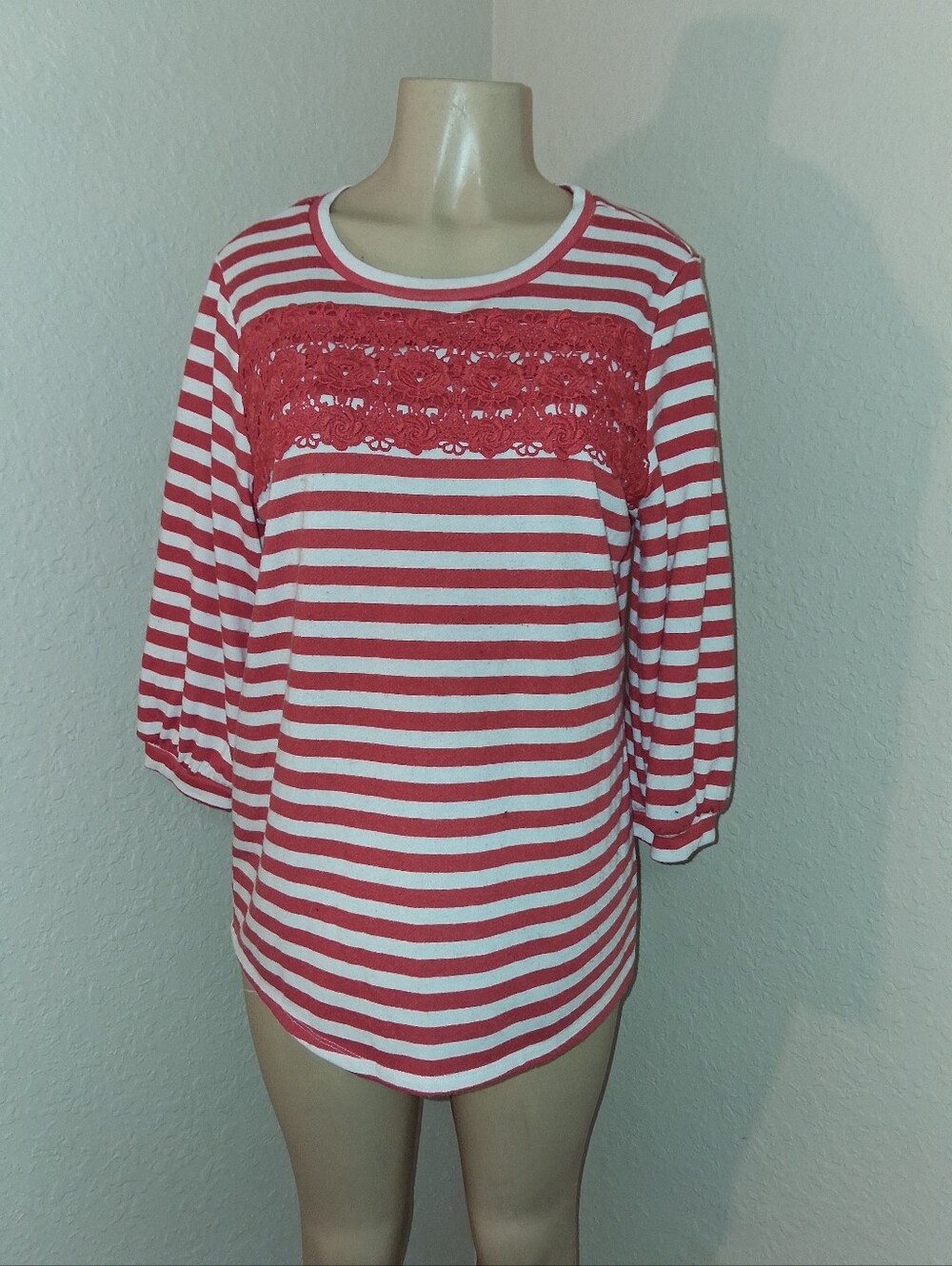 BASIC EDITIONS RED & WHITE STRIPED TOP SZ LG